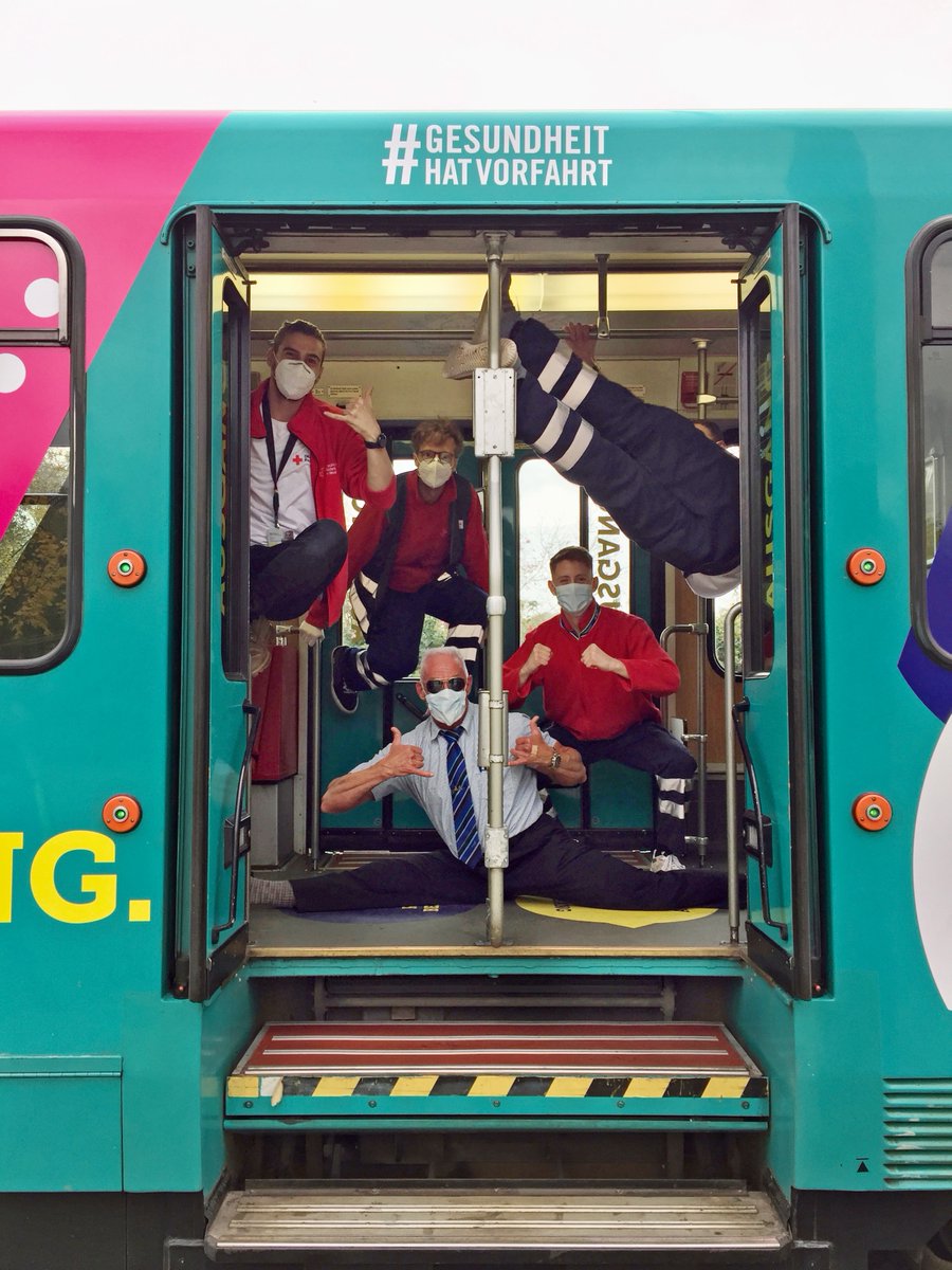 Impfen auf Schienen ist wieder möglich! 😎 🤙 Ab Montag, 29. November, bis 12. Dezember rollt der Impfexpress von Gesundheitsamt, <a href="/vgf_ffm/">VGF</a> und @DRKFrankfurt wieder durch Frankfurt. 💉 🚋

Alle Infos 👉t1p.de/5dgw

Danke <a href="/PeterWirth10/">Bahnbabo</a> für diesen Schnappschuss! 📸