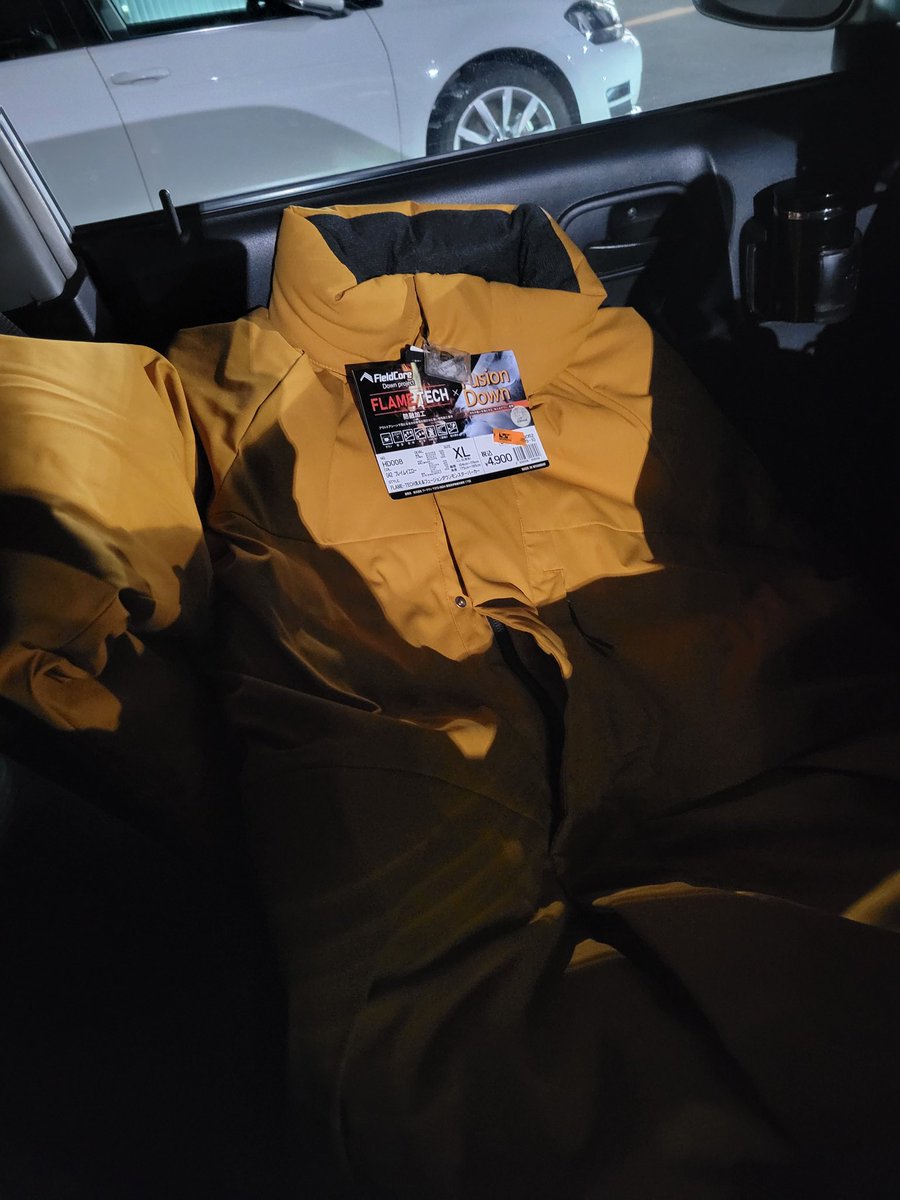 sinumademohikan's tweet image. #キャンプ好きと繋がりたい 
 #ワークマンプラス  
 #FLAMETECH
残業終えて…急いでワークマンプラスへ─=≡Σ((( つ•̀ω•́)つ

色は選べなかったけど無事、最後の1着GETﾜｧ───ヽ(*ﾟ∀ﾟ*)ﾉ───ｲ

カニ様は居るなY(･∀･)Y🎶💫✨