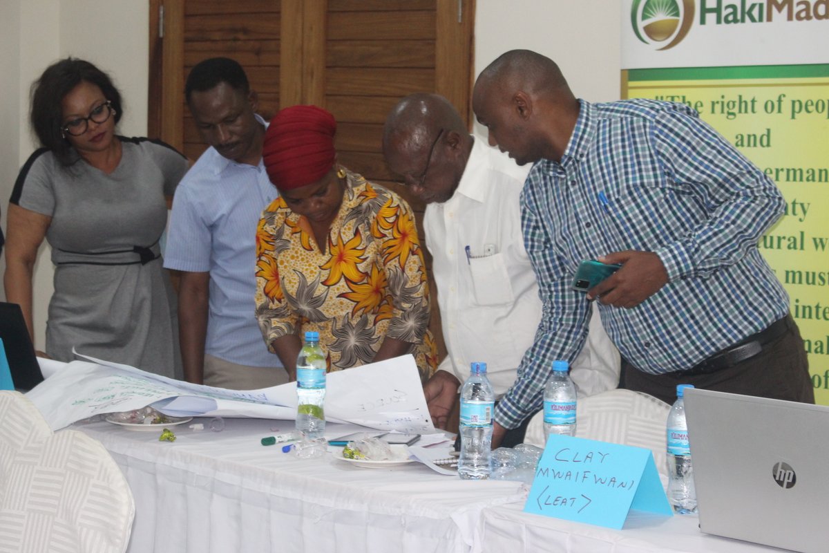 livvyB2's tweet image. Group works in sessions @HakiMadini2012 #RenewableenergyTz workshop for CSOs. 
@Nishati2017 @InfoLeat @tajiel_urioh @TFCGtz @rosaluxglobal @AFONature @2019ELD @TAREAT @MTLConsultingtz @mchimbajimdogo