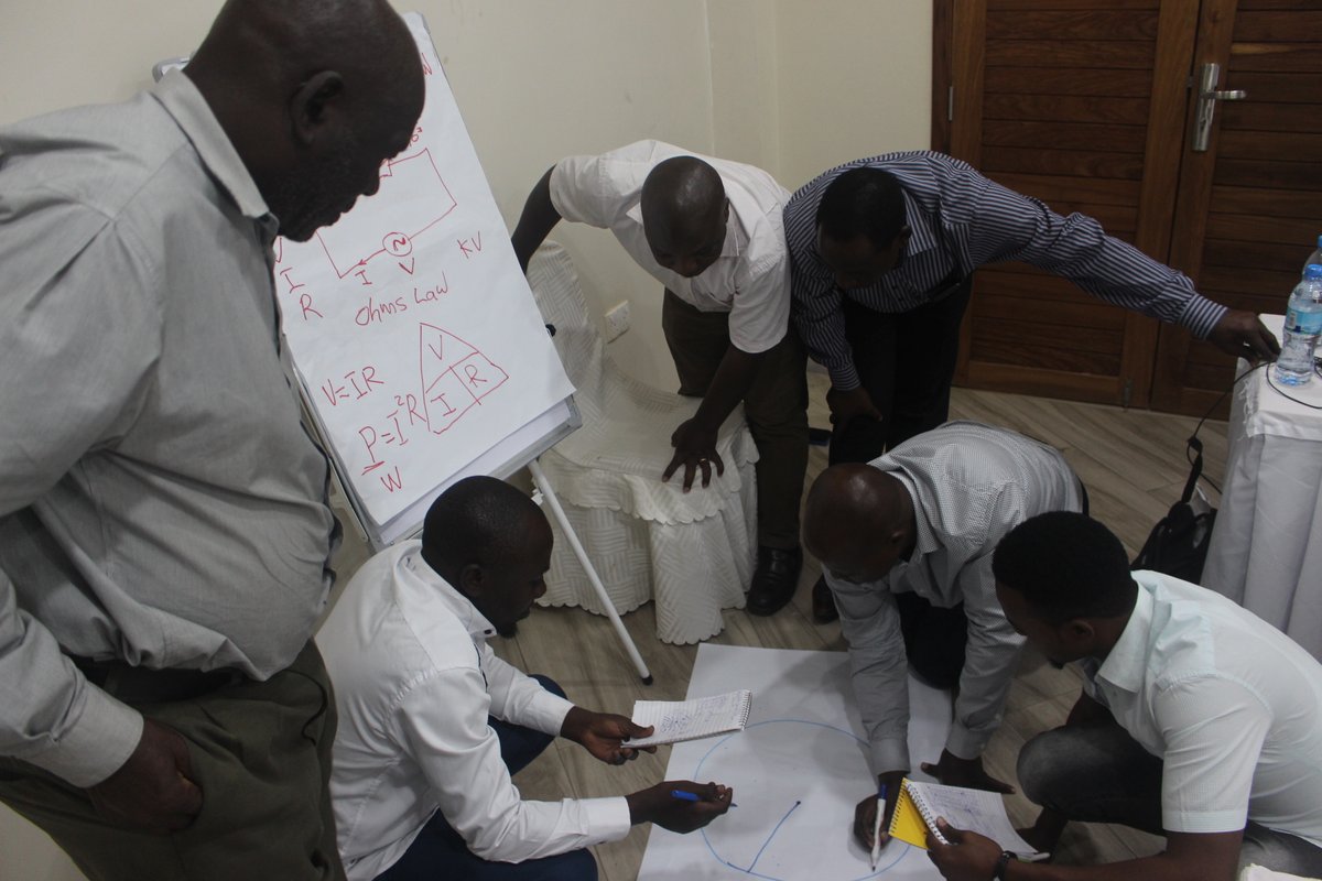 livvyB2's tweet image. Group works in sessions @HakiMadini2012 #RenewableenergyTz workshop for CSOs. 
@Nishati2017 @InfoLeat @tajiel_urioh @TFCGtz @rosaluxglobal @AFONature @2019ELD @TAREAT @MTLConsultingtz @mchimbajimdogo