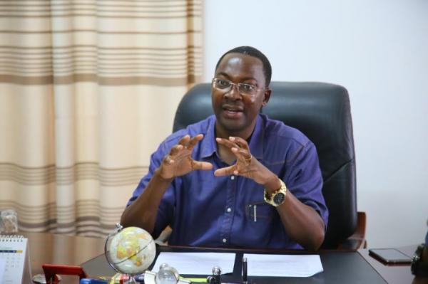 Waziri wa Mambo ya Ndani ya Nchi, George Simbachawene amesema inapobainika kuwa mtu alihukumiwa na kufungwa kimakosa, anapoachiwa huru hakuna fidia yoyote anayolipwa, kwani sheria haielekezi kulipwa fidia.