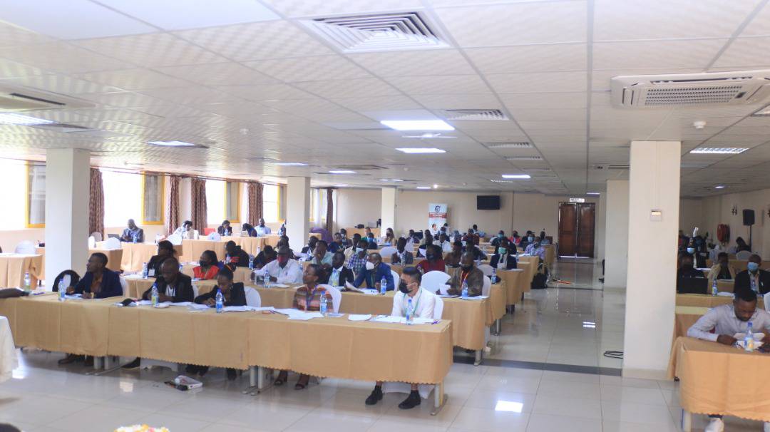 AssistiveTechUG's tweet photo. Julius Mugaga from @MakerereCHS chaired today's morning session. 🎙️

#AssistiveTechnology #Day2 https://t.co/4SvsTnXrfg