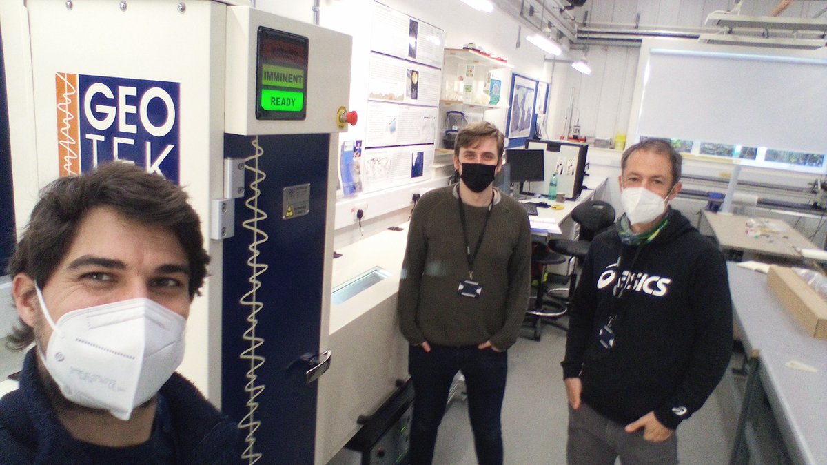 BOSCORF_NOC's tweet image. Neil MacDonald and @tom_bradwell from University of Stirling (@StirBES ) in BOSCORF this week scanning BRITICE-CHRONO cores on the Itrax and ScoutXcan, and exploring the capabilities of the Hitachi TM4000Plus tabletop SEM #iceage #climatescience