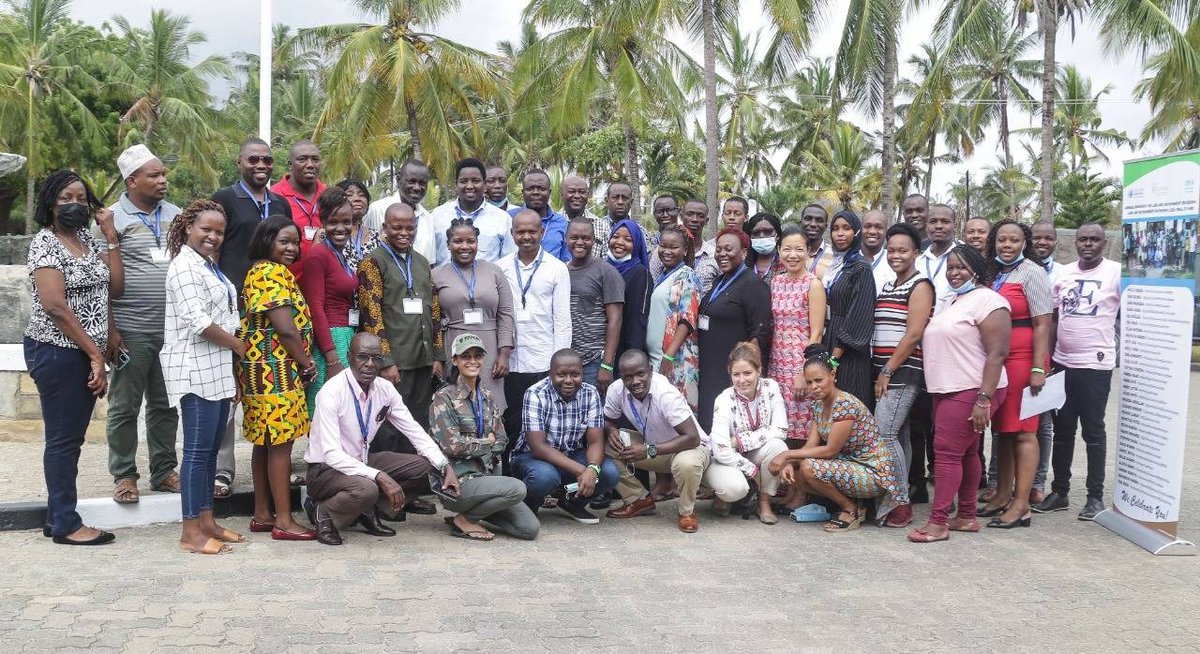 PI_AfricaHub's tweet photo. Together for land and environmental rights; inspired and banded together determined to emerge strong.
#5thAnnualLEDWorkshop #StayWithDefenders #environnement #environmentrights https://t.co/tiCL1osaYp