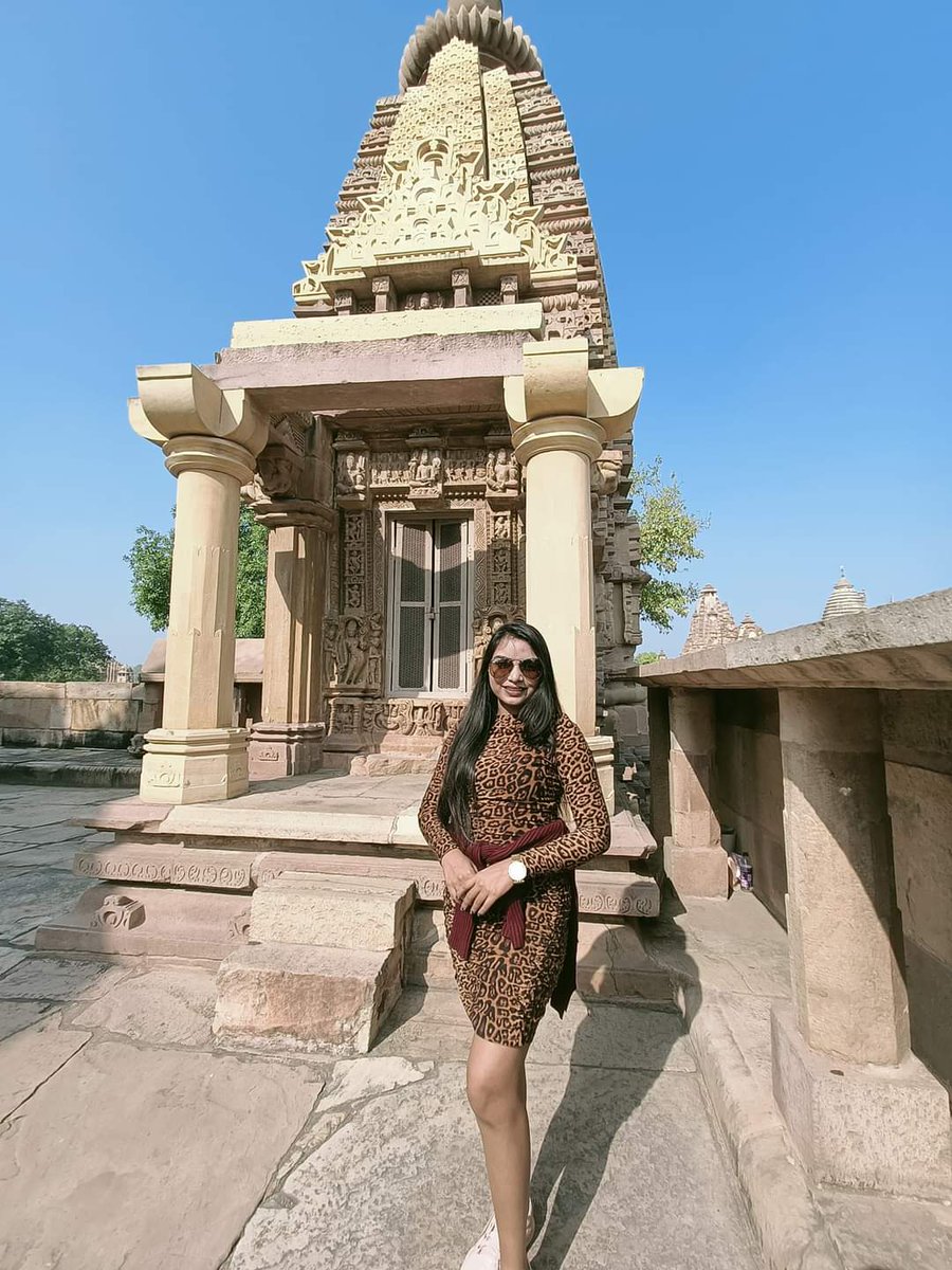 EvaAyushi's tweet photo. Stolen sometime from my shedule and decided to explore this world heritage city Khajuraho which is known for its beauty and group of monuments ❤️
.
.
#AyushiTheOomphFactor💃 #DivaIsHere https://t.co/adKJolxVqv