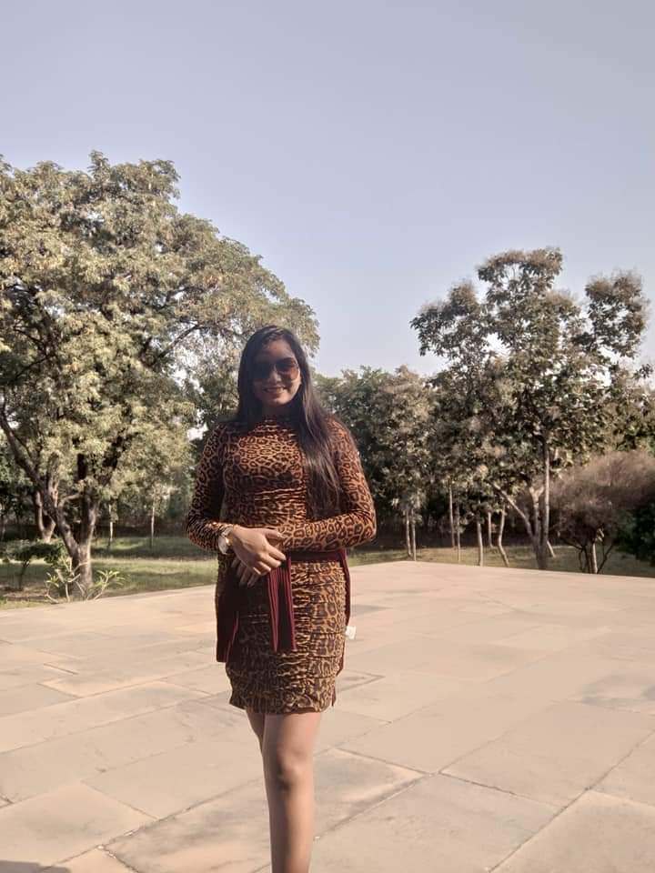 EvaAyushi's tweet photo. Stolen sometime from my shedule and decided to explore this world heritage city Khajuraho which is known for its beauty and group of monuments ❤️
.
.
#AyushiTheOomphFactor💃 #DivaIsHere https://t.co/adKJolxVqv