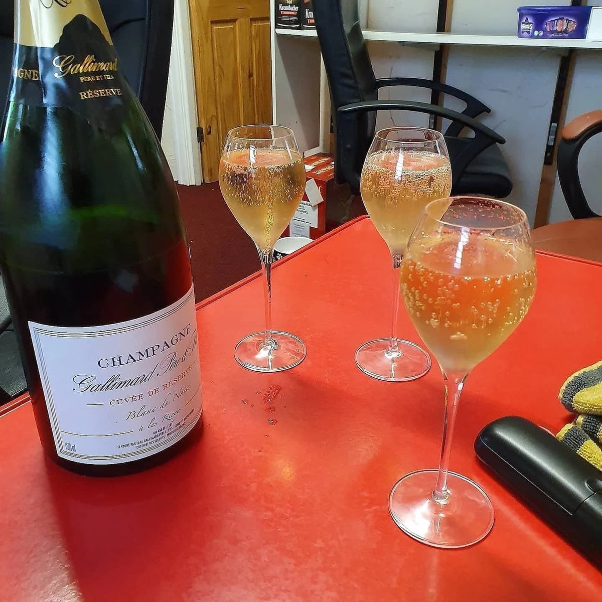 Portland_Wine's tweet photo. Friday already and in most places its black Friday but not at Portland Wines Southport it's happy day so come on in and browse at your leisure and pick out the bargains. We open at 12noon till 8pm so plenty of time and advice is always on hand  ✋ 😉 https://t.co/F70MduKkJv
