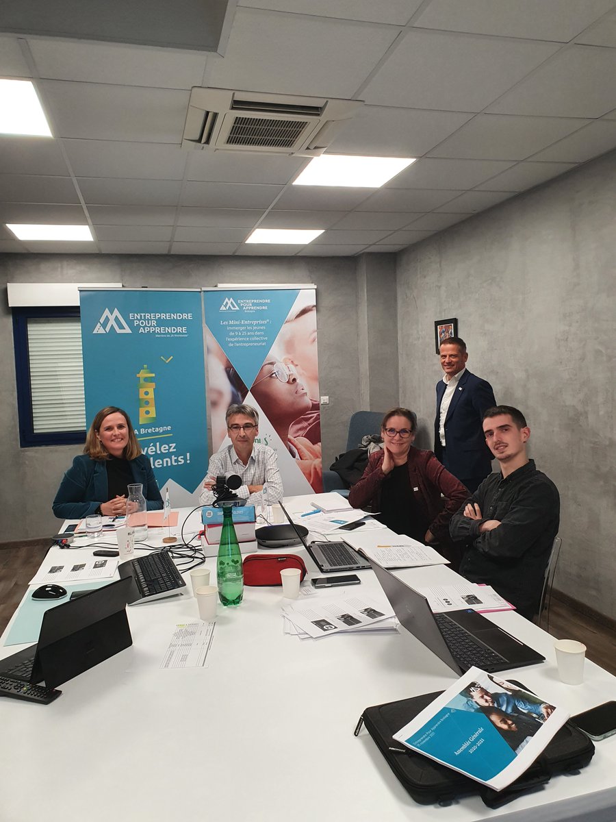 EPABretagne's tweet photo. Nous avons pu revenir sur nos actions passées et à venir. Nous avons eu la chance d'accueillir trois nouveaux Administrateurs.
#DEGERMAT
L'occasion d'annoncer la date officielle de notre #SalondesMiniEntreprises2022 : le 11 mai à @ExpoCongres22
#TRUGAREZ @StBrieucAgglo https://t.co/Az32hzvtEW