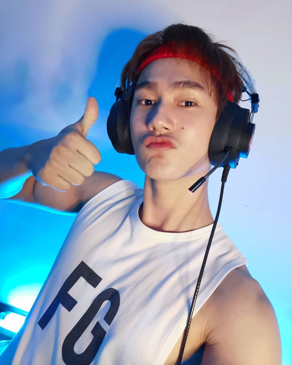 AnthonySantorin's tweet image. Posso não ter dormido, mas consegui chegar no final de Until dawn sem matar mais personagens que o necessário. Indo dormir, não precisem de mim pelo resto do dia 🤗