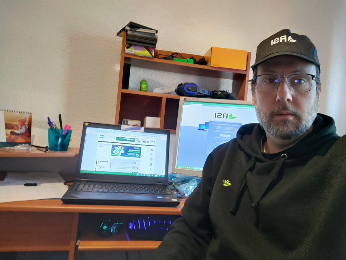 Carlos_Manoso's tweet photo. @rsi_TI Desde #Mipequeñorsi también #SomosnuevaRuralvia #trabajoenequipo #elteletrabajomola #rsimola . Felicidades a todo el equipo, pero sobretodo  a los que habéis estado en primera línea dándolo todo. https://t.co/IKgWoW8hdp