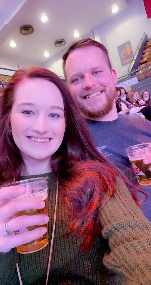 taylorjannell's tweet photo. best birthday ever 🥳🏒🍻 @cfarris5438 @DestinyMarie898 https://t.co/SGaq56Mprf