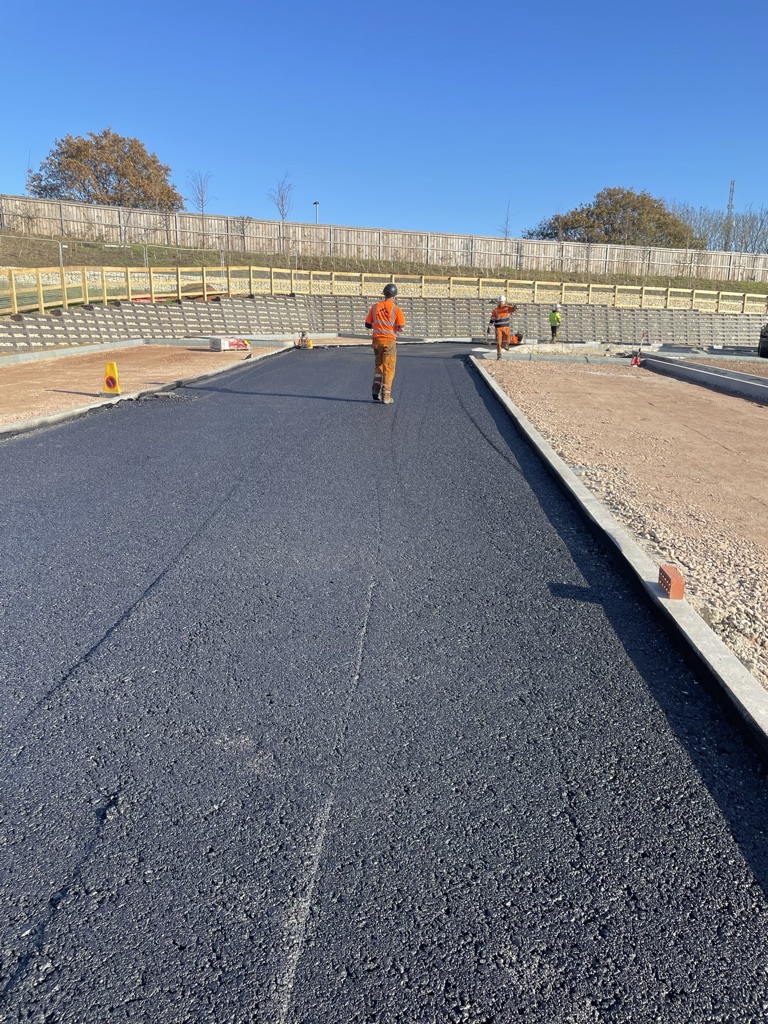 Pro_Tar's tweet photo. Beautiful weather down at for laying down at Coppid Beech yesterday 🌞. All areas prepared perfectly by a great client that couldn’t be more helpful. Great supplies from @FMConwayltd considering how busy it is out there at the minute.

#surfacing #surfacingcontractor #berkshire https://t.co/6v7DFdpPVU