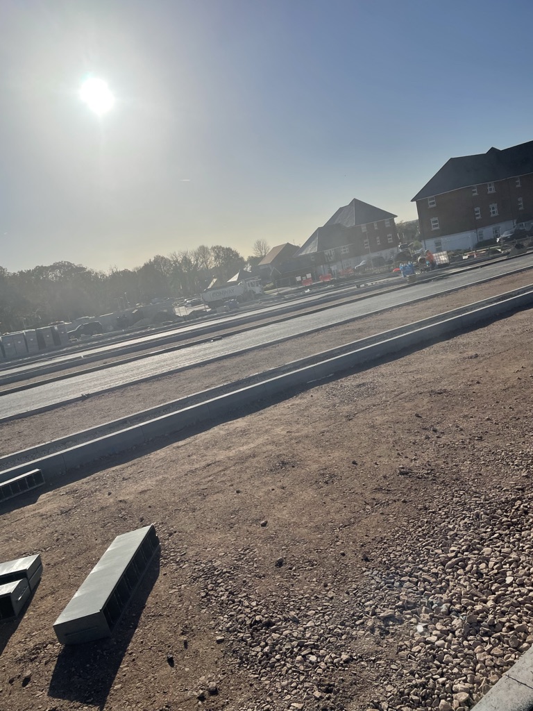 Pro_Tar's tweet photo. Beautiful weather down at for laying down at Coppid Beech yesterday 🌞. All areas prepared perfectly by a great client that couldn’t be more helpful. Great supplies from @FMConwayltd considering how busy it is out there at the minute.

#surfacing #surfacingcontractor #berkshire https://t.co/6v7DFdpPVU