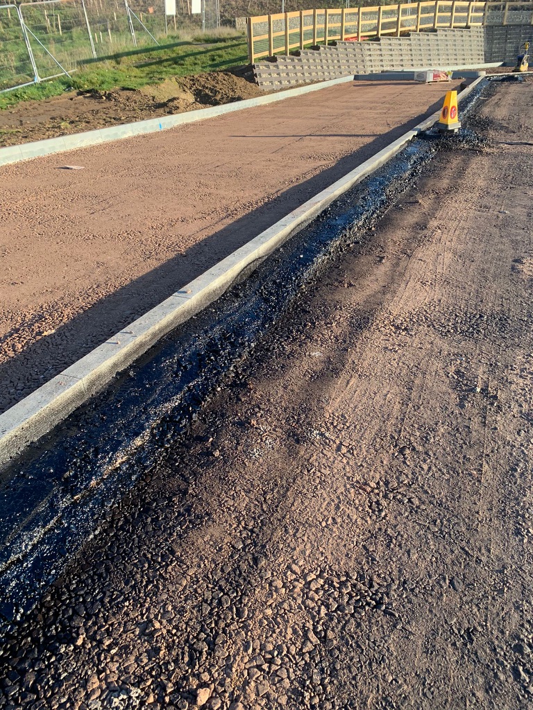 Pro_Tar's tweet photo. Beautiful weather down at for laying down at Coppid Beech yesterday 🌞. All areas prepared perfectly by a great client that couldn’t be more helpful. Great supplies from @FMConwayltd considering how busy it is out there at the minute.

#surfacing #surfacingcontractor #berkshire https://t.co/6v7DFdpPVU