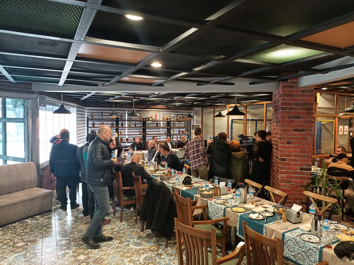 KayseriHalk's tweet photo. Kayseri Basın Yayın Organları eşliğinde Basın Açıklamamızı Gerçekleştirdik. Katılımcılara Teşekkür ederiz. https://t.co/YWpDjWUBzd