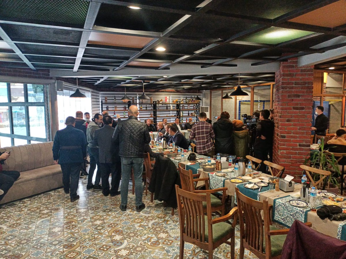 KayseriHalk's tweet photo. Kayseri Basın Yayın Organları eşliğinde Basın Açıklamamızı Gerçekleştirdik. Katılımcılara Teşekkür ederiz. https://t.co/YWpDjWUBzd