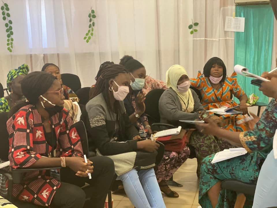 laf_wo's tweet photo. C’est parti pour les tables rondes par catégorie du #WoLAf Forum avec les différentes mentors.A travers les tables rondes, les jeunes filles auront l’occasion d’apprendre davantage sur le parcours, les leitmotivs et bénéficier des conseils de leurs mentors.
#WoLAf2021
#SIFeD2021 https://t.co/Kl2N8an25N