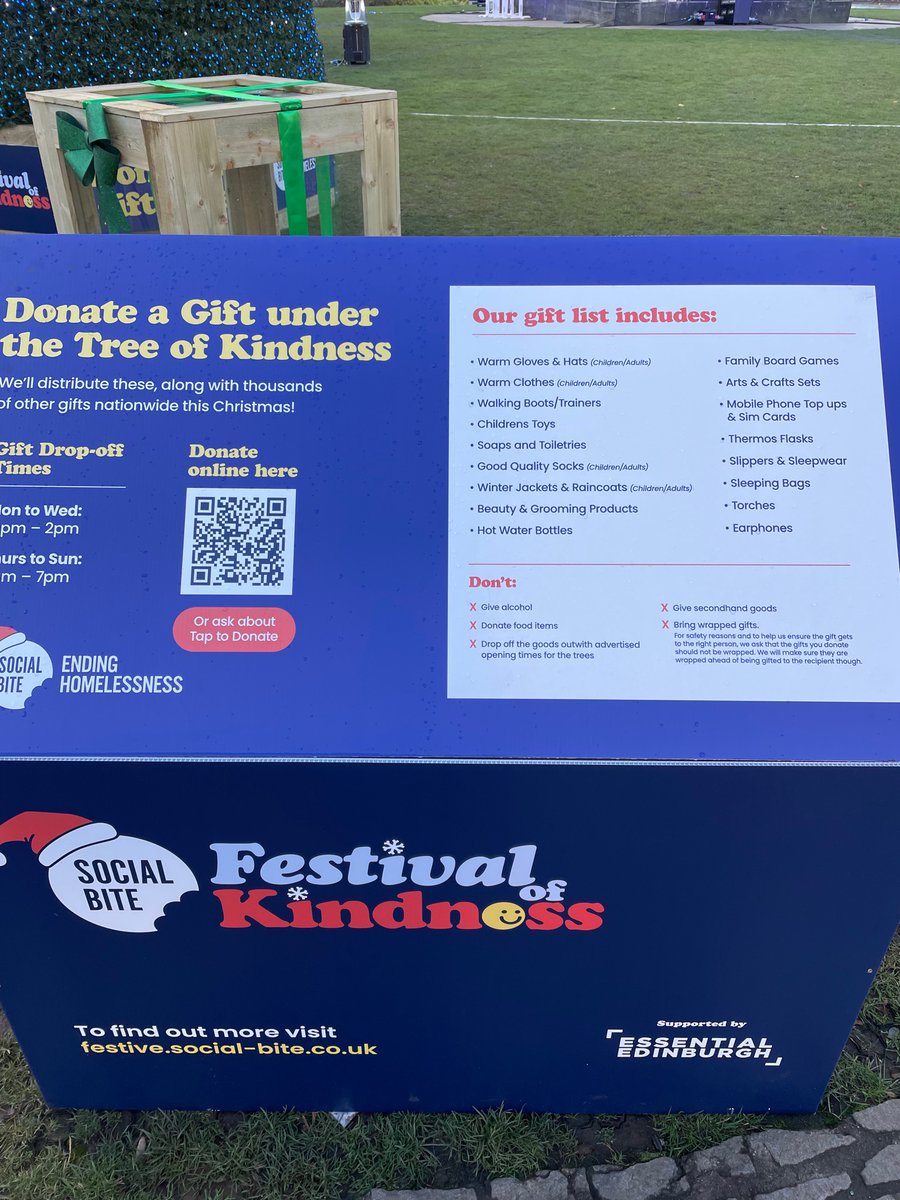 KarenEmbra's tweet photo. Hey Embra tweeps! Best thing you could spend your money on today. @SocialBite_ and the #TreeOfKindness in St Andrewβs Square https://t.co/FwiqroveHd