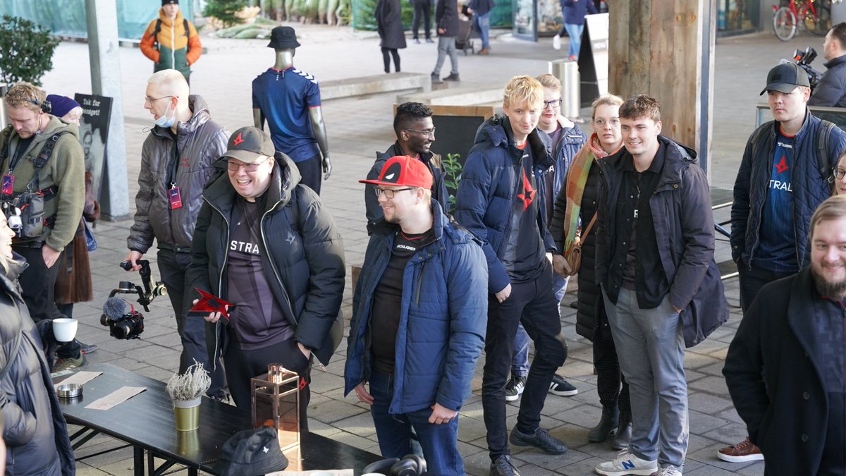 AstralisCS's tweet image. YO COPENHAGEN. 🔥

#BLASTPremier 
#AstralisFamily
#LetTheBattleBegin