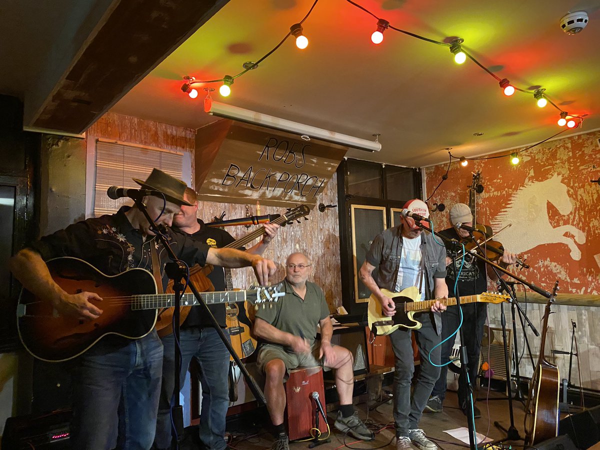 hannahtphysio's tweet photo. An AMAZING night of live music & good people !! @LawrenceMusicUK @RogerKerry1 @TaylorAlanJ @supra_uon #socialsec https://t.co/9vpw9JkqOg
