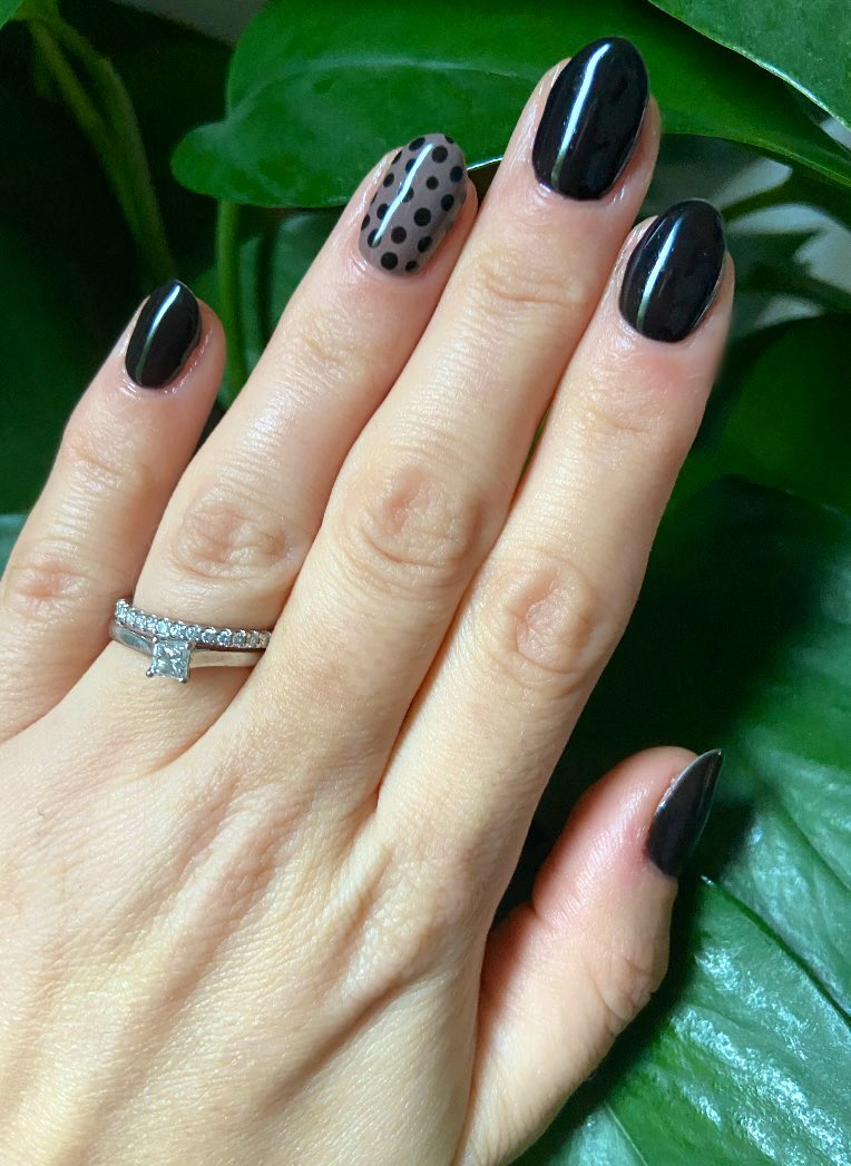 MrsF202's tweet photo. Polka dot #Friday 💅🏻💅🏻💅🏻

⚫️⚫️⚫️⚫️⚫️⚫️⚫️⚫️⚫️⚫️⚫️⚫️⚫️

#nails #selfcare #CNDshellac #FridayFeeling #FridayVibes https://t.co/DcvW3BHIkx