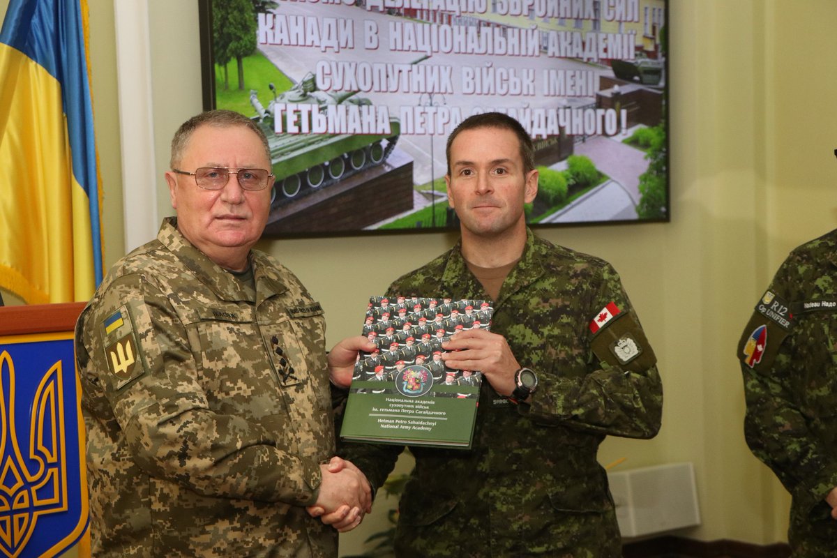 I am pleased to welcome today at the @ArmyAcademyUA a military delegation of the @CanadianForces led by the Commander of Rotation12 OpUNIFIER Lt. Col. Luc-Frederic Gilbert, and Sergeant Major of this mission, Major Warrant Officer Robert Bob Nadeau.
@CAFinUkraine