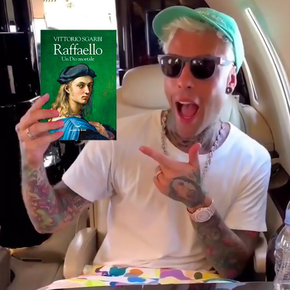 VittorioSgarbi's tweet photo. Dal 2 dicembre il mio nuovo libro dal titolo “Raffaello”, edito da “ Nave di Teseo”.  Un libro che fa avvicinare all’arte anche le capre più ignoranti…
Lo presento martedì 30 alle 18,00 al Teatro Franco Parenti di Milano. https://t.co/O69j6DxYOU @stampasgarbi @Adnkronos https://t.co/zyfwRLu5m6