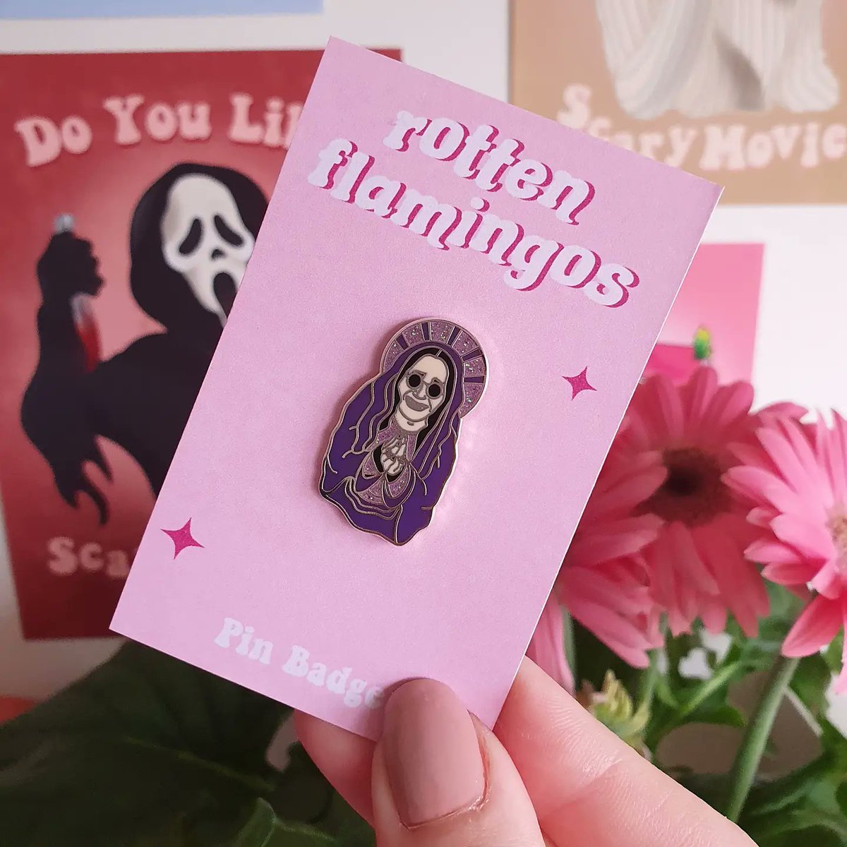 rottenflamingos's tweet photo. 🖤⚡️BLACK FRIDAY SALE ⚡️🖤

25% off our ENTIRE store 🛍 swipe through to see some of the goodies we have on sale 💗

Sale ends Cyber Monday 🤖

https://t.co/y4SCPd4TIZ 
#blackfridaydealsuk #blackfridaysaleuk #shopsale #christmasgiftideas #stockingfillers #etsymarketplace https://t.co/mbFHJUDDFM
