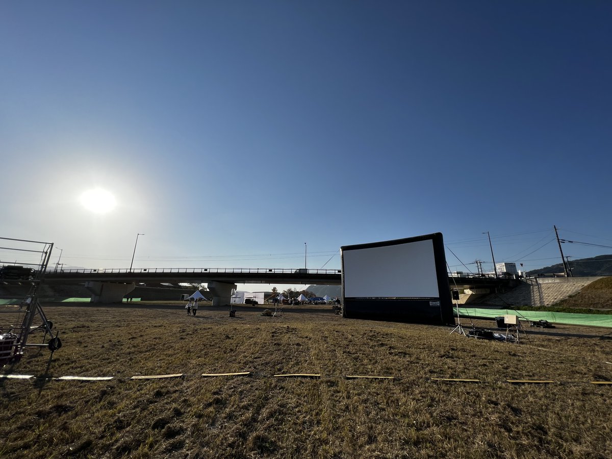 maru_annei_ba's tweet photo. 『うきは大石かわまちリバーキャンプフェス』で照明、映像、運営、制作をがーーーっとやってきました。
🏔初回のイベントでとんでもない規模感で、とても楽しい時間でした🏔
#うきは市 #福岡 #うきは大石かわまちリバーキャンプフェス #airscreen #エアスクリーン https://t.co/KZFS38iYzo
