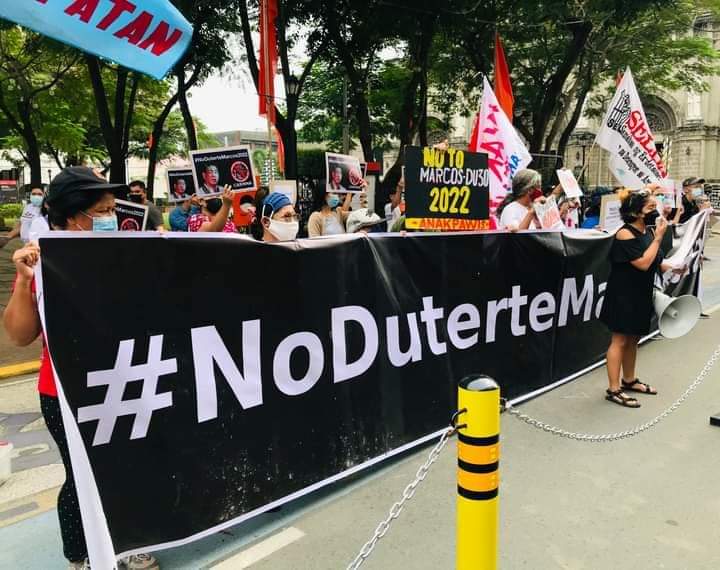 jennecca0707's tweet photo. Nag sisilabasan na ang mga tunay na kumunista @lenirobredo takot ka matalo no ? Kaya pinapalabas mo na mga alagad mong kumunista... Lumaban ka ng patas hindi kung ano anong walang kwenta  binabalak mo!
#BBMSARA2022 #BBMIsMyPresident #NOTODISQUALIFICATION #BBMLangSapatNa ✌🇸🇽❤👊 https://t.co/NUHBu8P3Ap