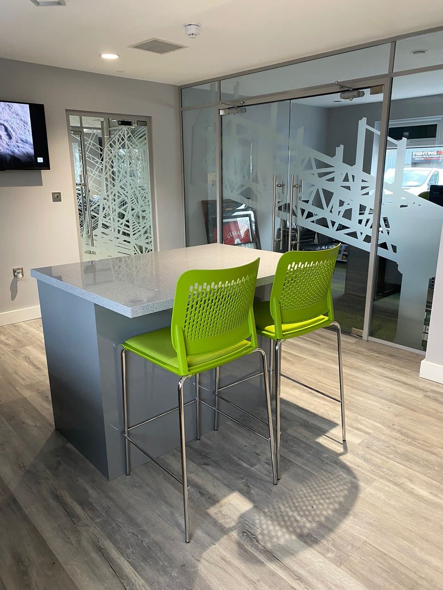 OSILTD's tweet photo. Variety of installation shots at @totalsteelwork😍
Hints of green makes the office look gorgeous!
#limezest #officefurniture #furniture #installation #office #gorgeous #hintsofcolour #greenfurniture #officesuppliers #suppliers https://t.co/AabM239agP