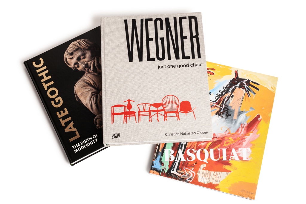 Today we have three books at a special Black Week price for you! ✨ Our best sellers 'Hans J. Wegner: Just One Good Chair', 'Basquiat' and 'Late Gothic: The Birth of Modernity'. Find out more on our website: bit.ly/BlackWeek-T