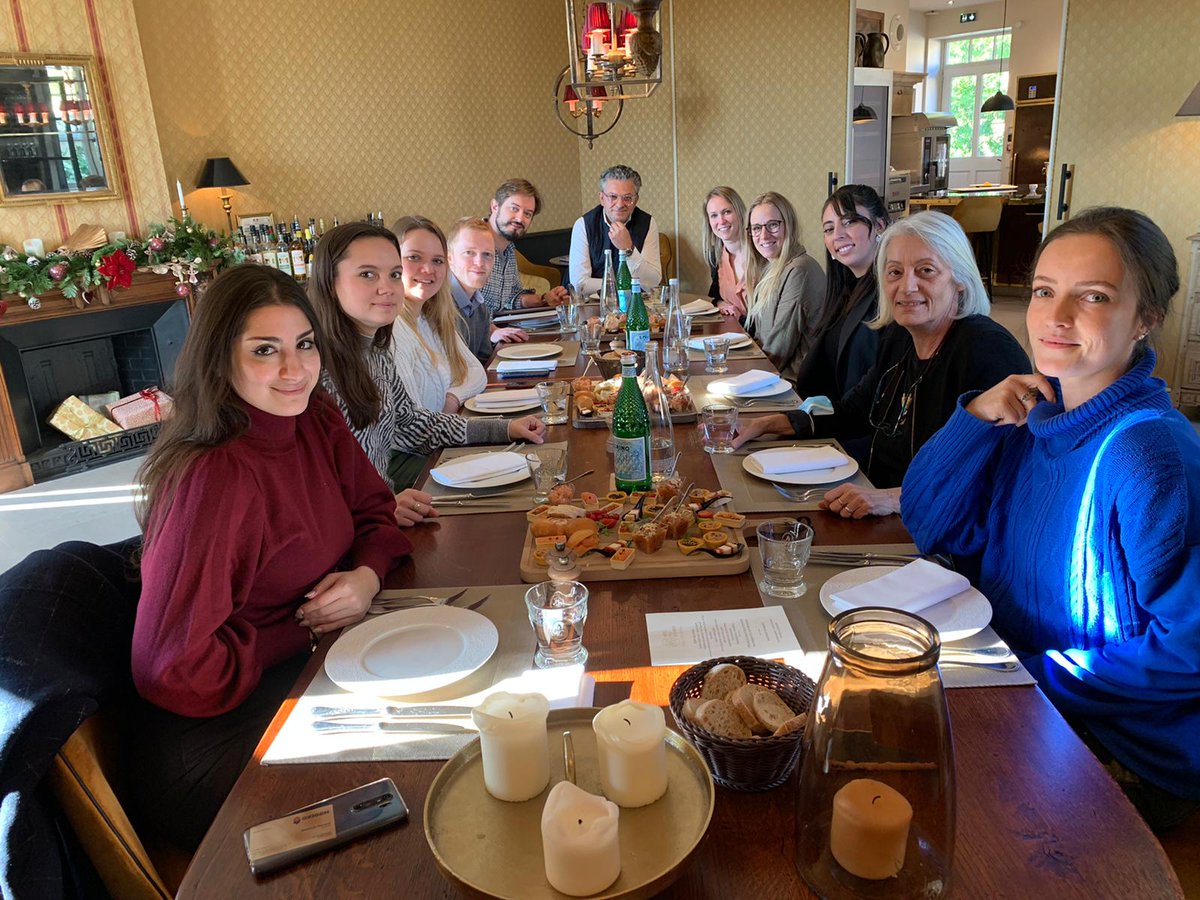 Moment Up tweet media