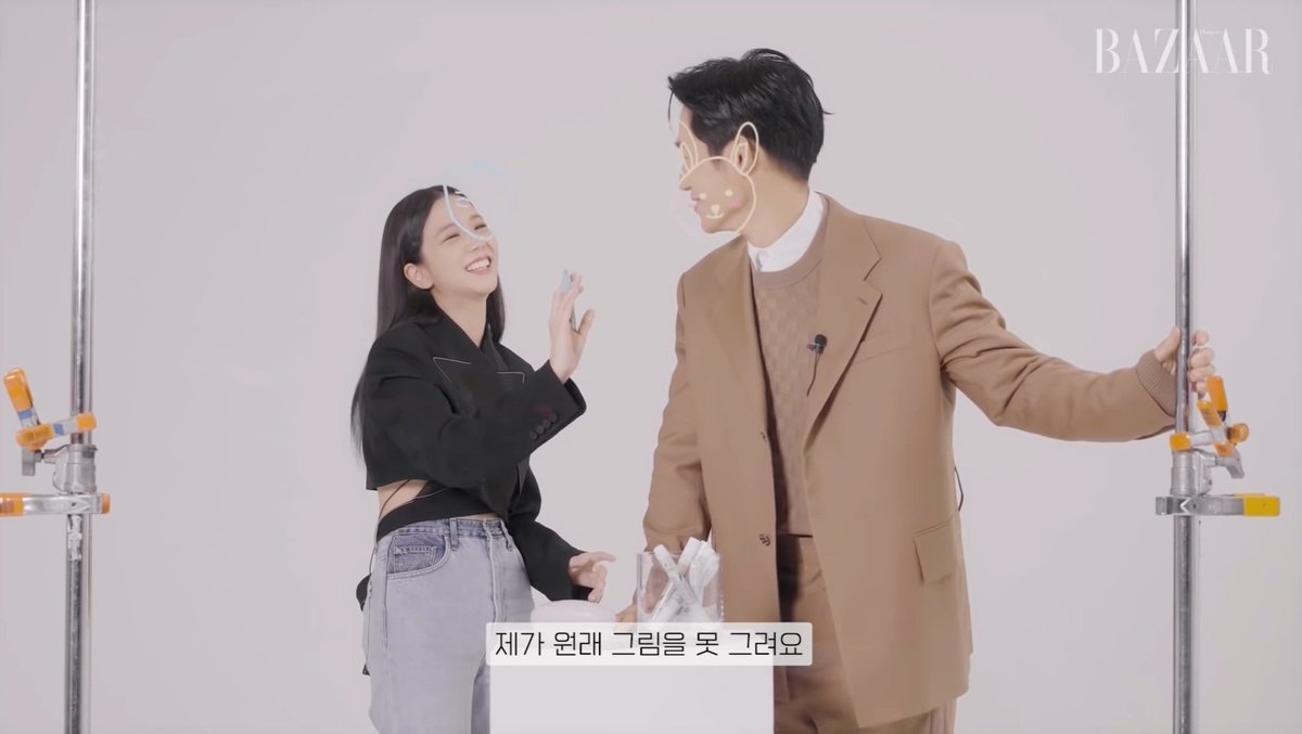 annapear__'s tweet photo. aku suka cara #JungHaeIn menatap uri jichuu begitu pun sebaliknya
visual mereka gila!
kecantikan alami #JISOO jangan di tanya ya😭😭
#SnowdropTeaser https://t.co/L8Xp7zED3k