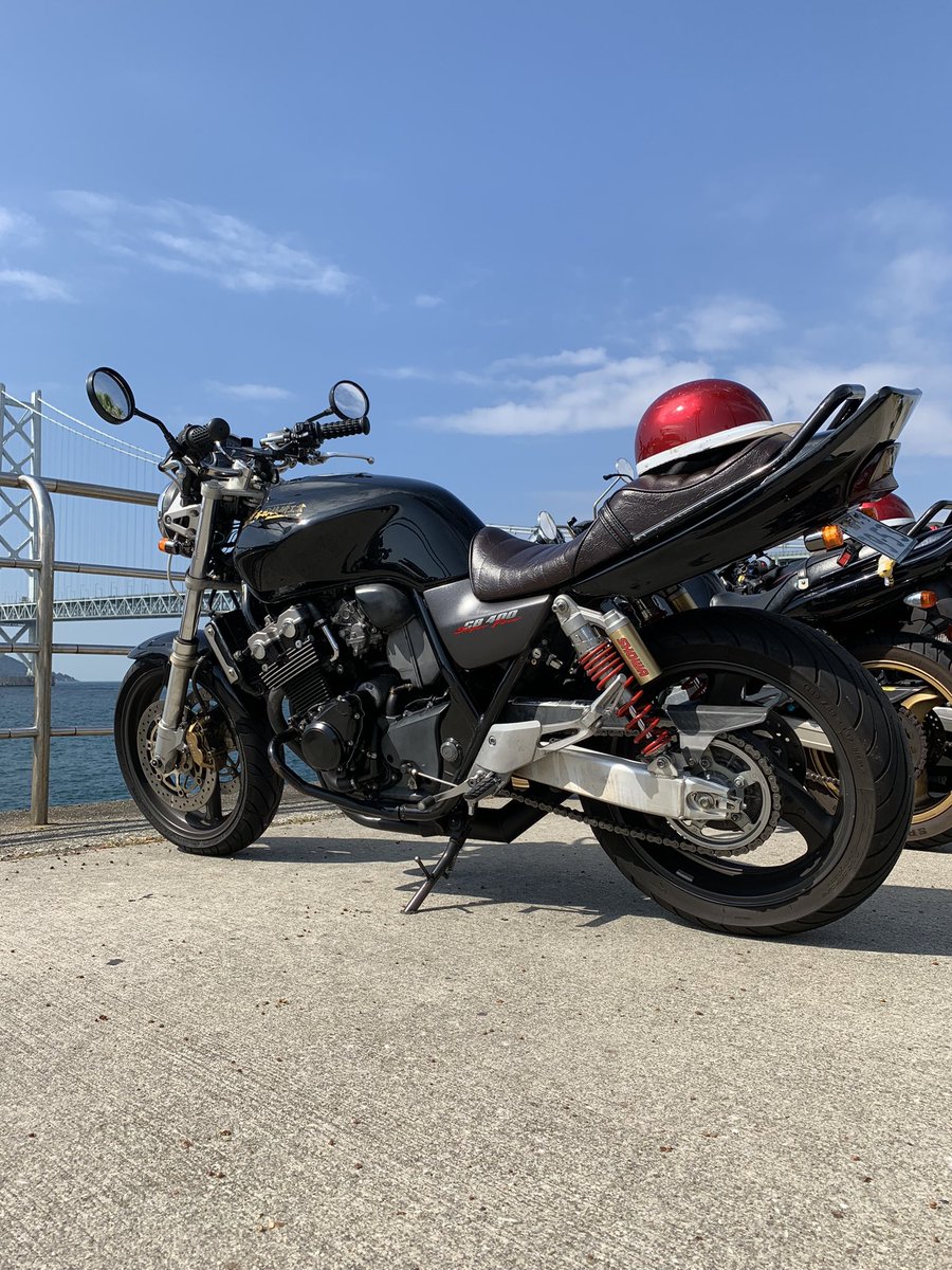 mizuki8946's tweet photo. 名前: みずき
性別: 男
年齢: 19
住み: 兵庫
車種: cb400sf nc39

スーフォア乗りの19歳のガキです！
よかったら仲良くしてください👍
フォローお願いします
#バイク好きと繋がりたい 
#バイク乗りと繋がりたい
#バイク乗りとして軽く自己紹介 
#cb400sf https://t.co/85mBeDImtw