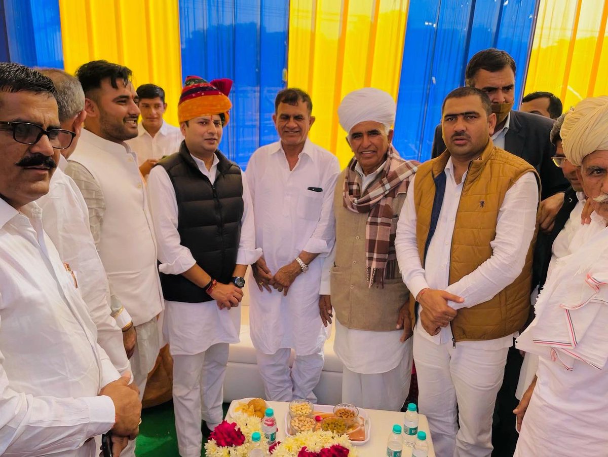 rakeshmachrabjp's tweet photo. #आज #श्रीराम #फीलिंग #स्टेशन (#बरखततुल्ला स्टेडियम के पास पाल रोड़ ) के शुभारंभ में उपस्थिति होकर #विक्रमसिंह जी विश्नोई #लूणी के #लोकप्रिय #विधायक #महेन्द्रसिंह जी विश्नोई ,पूर्व विधायक #मलखानसिंह जी विश्नोई पीसीसी सदस्य #परसराम जी विश्नोई को नये प्रतिष्ठान की बहुत बहुत बधाई 🙏 https://t.co/PVaUSpu9Rx