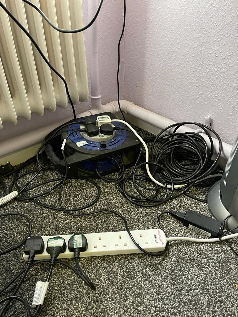 EzraSafety's tweet image. Sockets are not overloaded.... HOWEVER use of coiled reel is unsuitable for application.  

When made safer, more suitable extension solutions readily available.

#coiledreel #extensionlead #firehazard #shockhazard #electricalfiresafetyweek
#EFSW