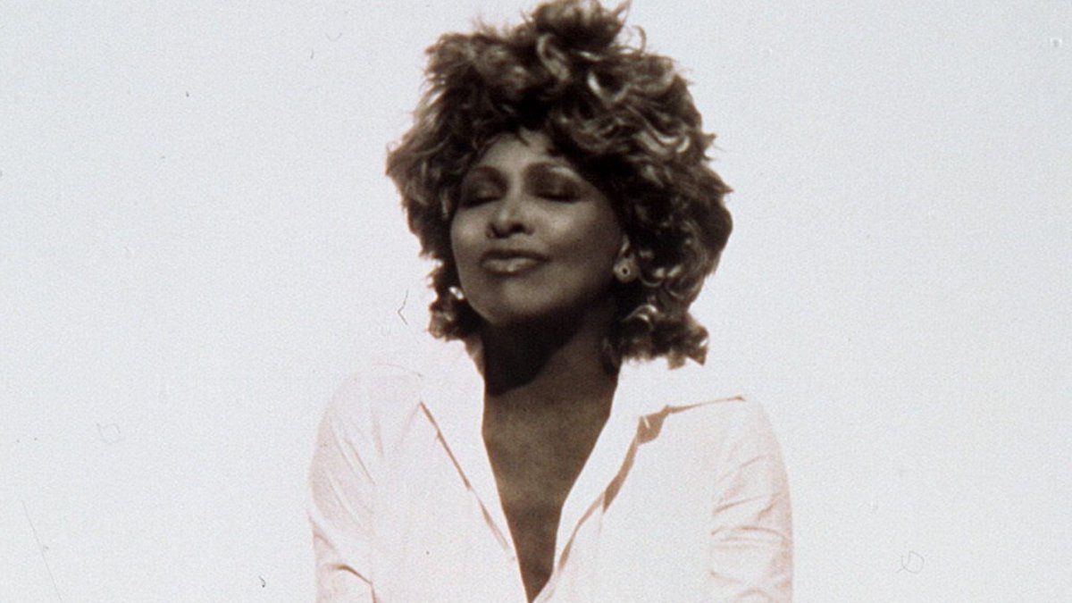 rne's tweet photo. Hoy cumple 82 una de las voces más portentosas de todos los tiempos: Tina Turner ⭐🎵

👠 Estrella del rock, actriz, abuela y toda una superviviente. 

Recordamos su historia y sus exitazos🔥 gracias al @ArchivoRTVE.

https://t.co/fsvpdlmDjY https://t.co/rVMfOaVnwM