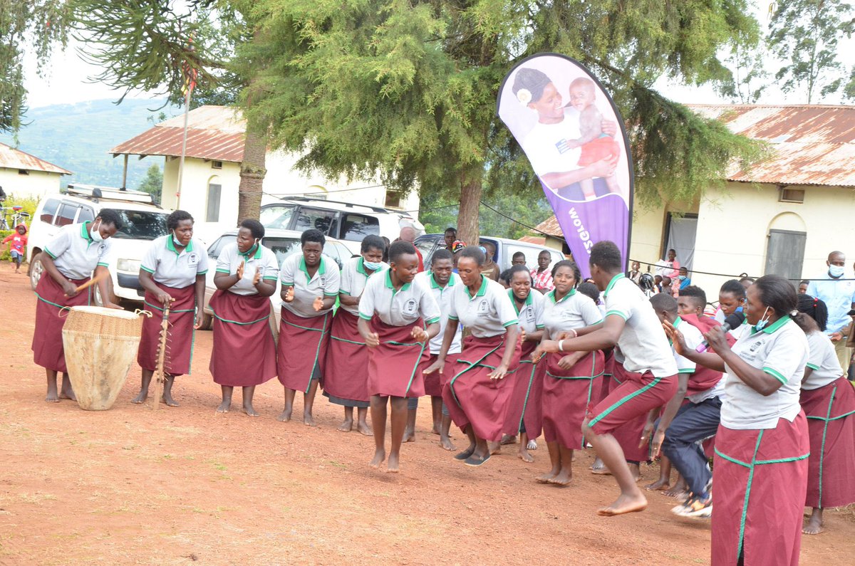 Right2Grow_UG's tweet photo. @HungerProject Uganda is launching @Right2Grow_UG project in Kabale district. The event is presided over by Hon #DavidBahati represented by the RDC of the district who encouraged communities to utilize the natural resources that Kabale is endowed with to end malnutrition & hunger https://t.co/Lj1cTSeB44