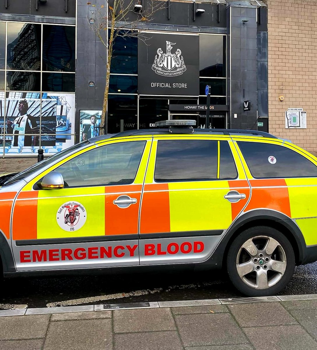 Huge thank you to volunteer Carl for not only rushing to Luton for us but for also heading to the north of the country too. All to help babies in need 💙

#laurenshub #milkbankcampaign #nicu #nhs #bloodcars #savinglifes #supportingthenhs #babies #justgiving #donationsappreciated