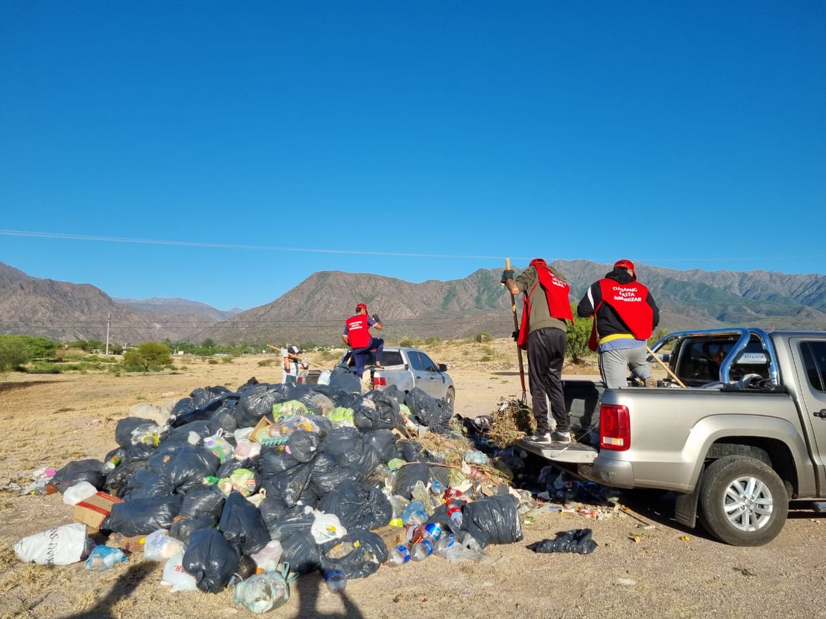 riojanoticia's tweet photo. El dato

✅ Ante una gestión fantasma del @municipalidadlr, el @GobDeLaRioja comenzó con el operativo de limpieza de la Capital.

Mientras tanto, la Intendenta @ines_byd y sus funcionarios siguen Twitter https://t.co/pth1zH2O5R