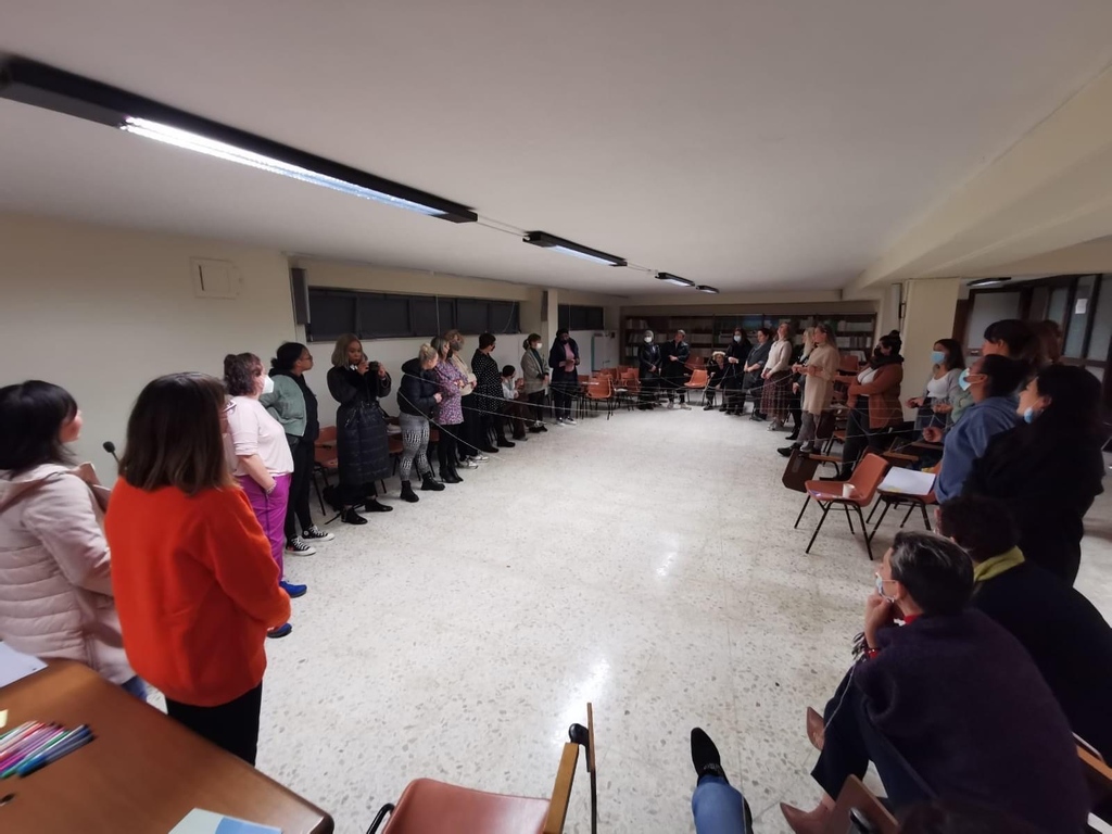 ONEYOUMANITY's tweet photo. Partners of the EASE project met in person in Cerignola, Italy, to train women who are taking part in courses in their home countries. The aim: to become successful entrepreneurs. 

#Youmanity #EASE #women #violenceonwomen #endviolence #easeproject https://t.co/fhPxAc3Z39