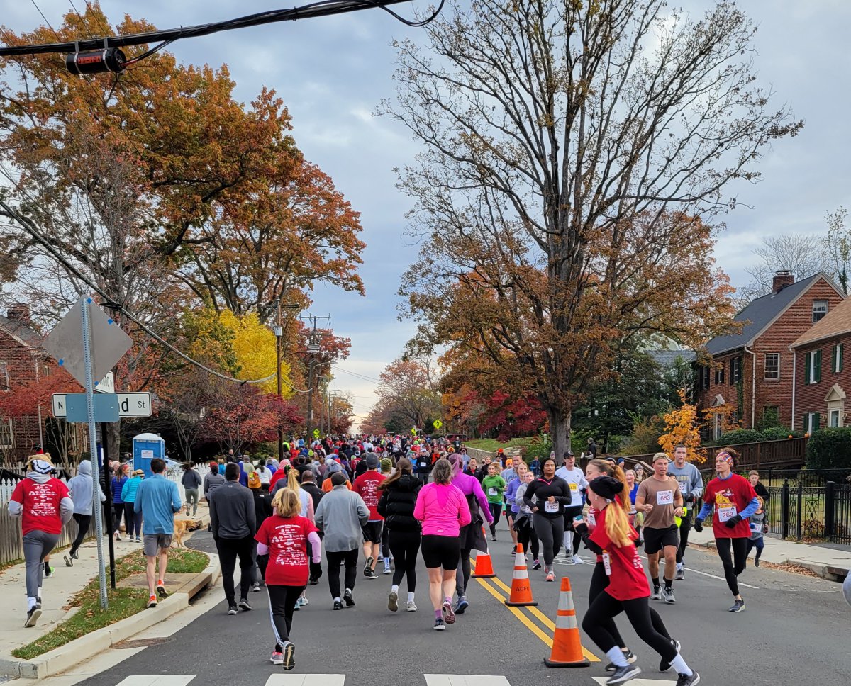 RegratifyingFD's tweet image. We had an amazing time volunteering at the Arlington Turkey Trot yesterday. All the money raised is going to local nonprofits including ours. #thanksgiving #fostercare #fosteryouth