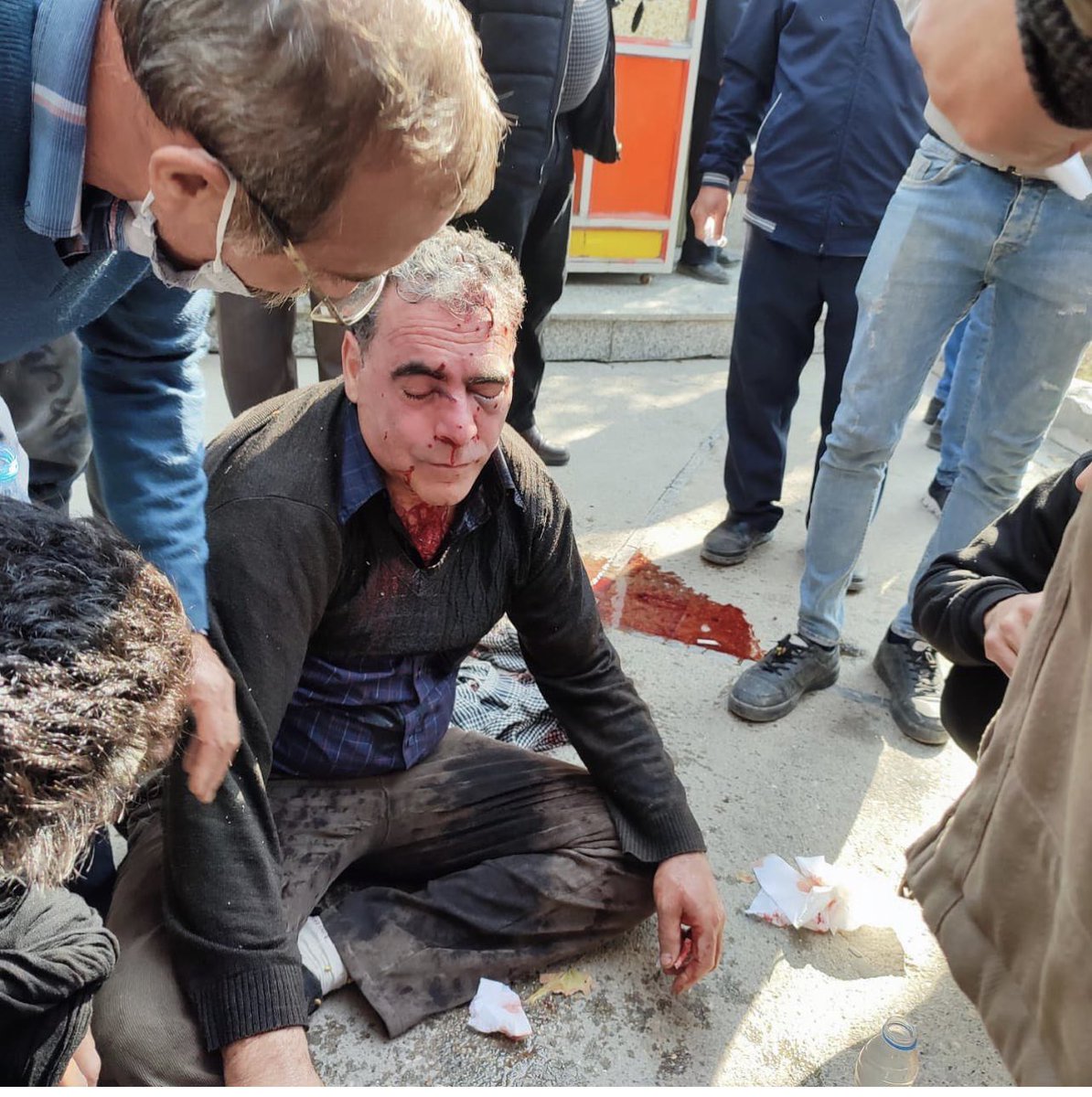 AlinejadMasih's tweet image. This is what happening in Iran right now. People took to the streets in #Isfahan for a peaceful protest but they are being violently suppressed by the regime

West is busy to get a nuclear deal. You must warn the Islamic Republic that there will be consequences for such brutality