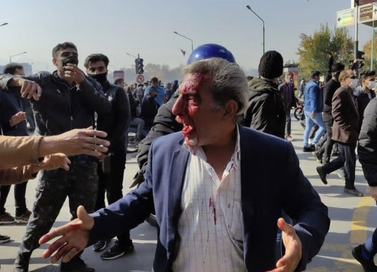 AlinejadMasih's tweet image. This is what happening in Iran right now. People took to the streets in #Isfahan for a peaceful protest but they are being violently suppressed by the regime

West is busy to get a nuclear deal. You must warn the Islamic Republic that there will be consequences for such brutality