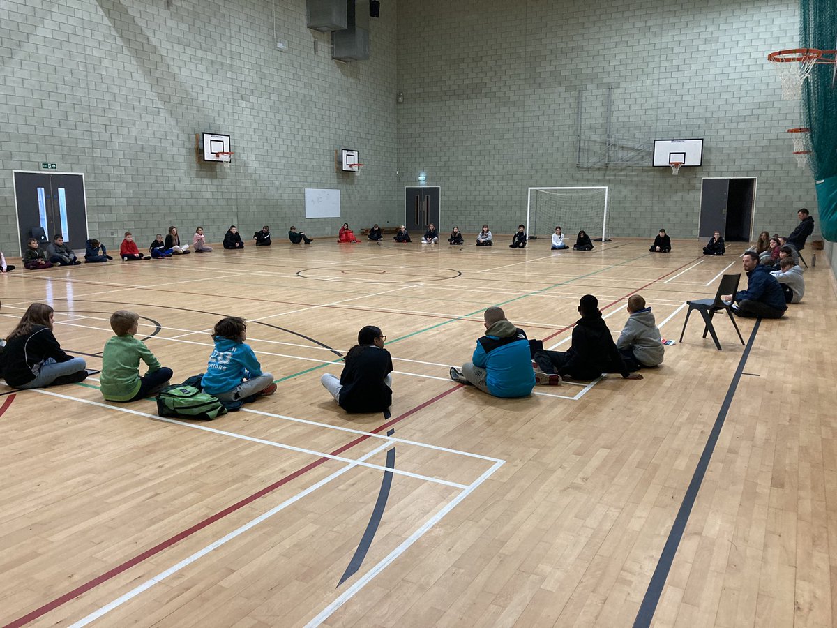 mlovatt1's tweet photo. Our community meetings @xpgateshead never fail to amaze me - young people making public stands against things they are unhappy with and also appreciations and praises in support of each other #wearecrew #xpgateshead https://t.co/kVkrQB2xZk
