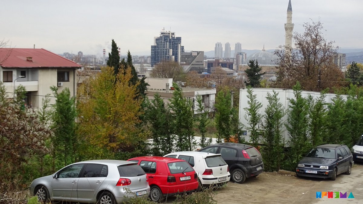 Случајно или не, новата платформа на Кале, покрај која веќе се наредени тулите и бетонот, се појави откако излегоа најавите за донесување нов закон за легализирање дивоградби со олеснителни околности за градењето во заштитени подрачја: bit.ly/Nov-den-nov-be…