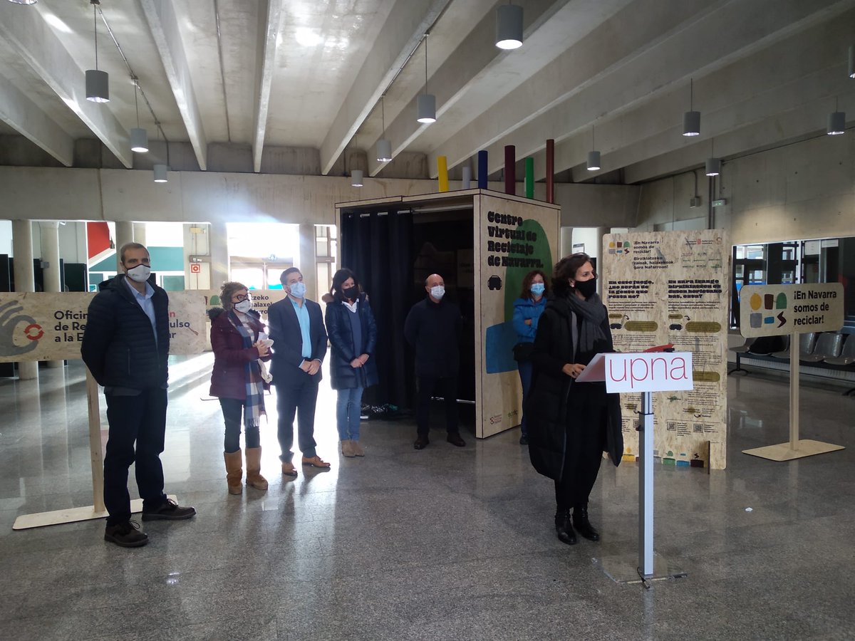 OrekanGan's tweet photo. Presentado en la #UPNA el Centro Virtual de Reciclaje de #Navarra #CVRN. ¡Una experiencia diferente para mejorar en la gestión de residuos 🗑️ y el reciclaje ♻️! https://t.co/epr1QKD131