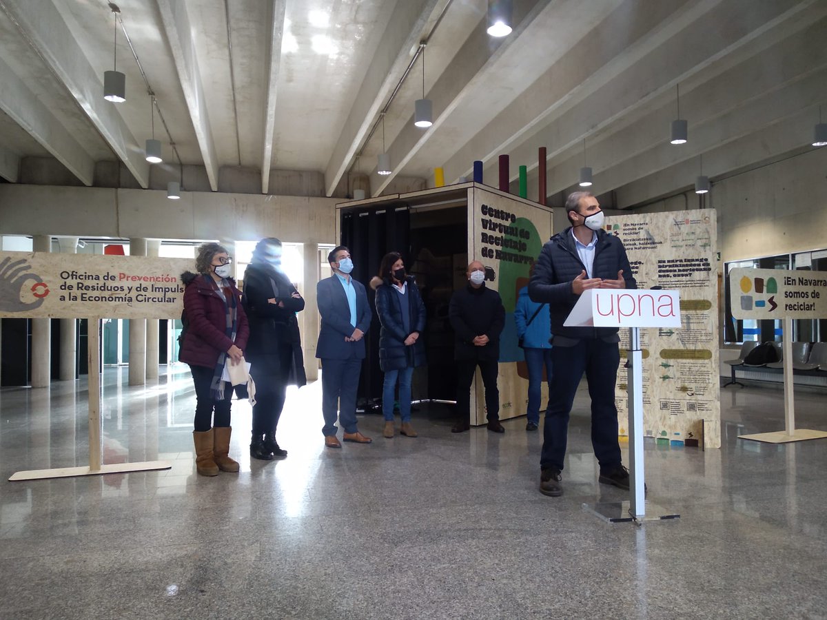 OrekanGan's tweet photo. Presentado en la #UPNA el Centro Virtual de Reciclaje de #Navarra #CVRN. ¡Una experiencia diferente para mejorar en la gestión de residuos 🗑️ y el reciclaje ♻️! https://t.co/epr1QKD131