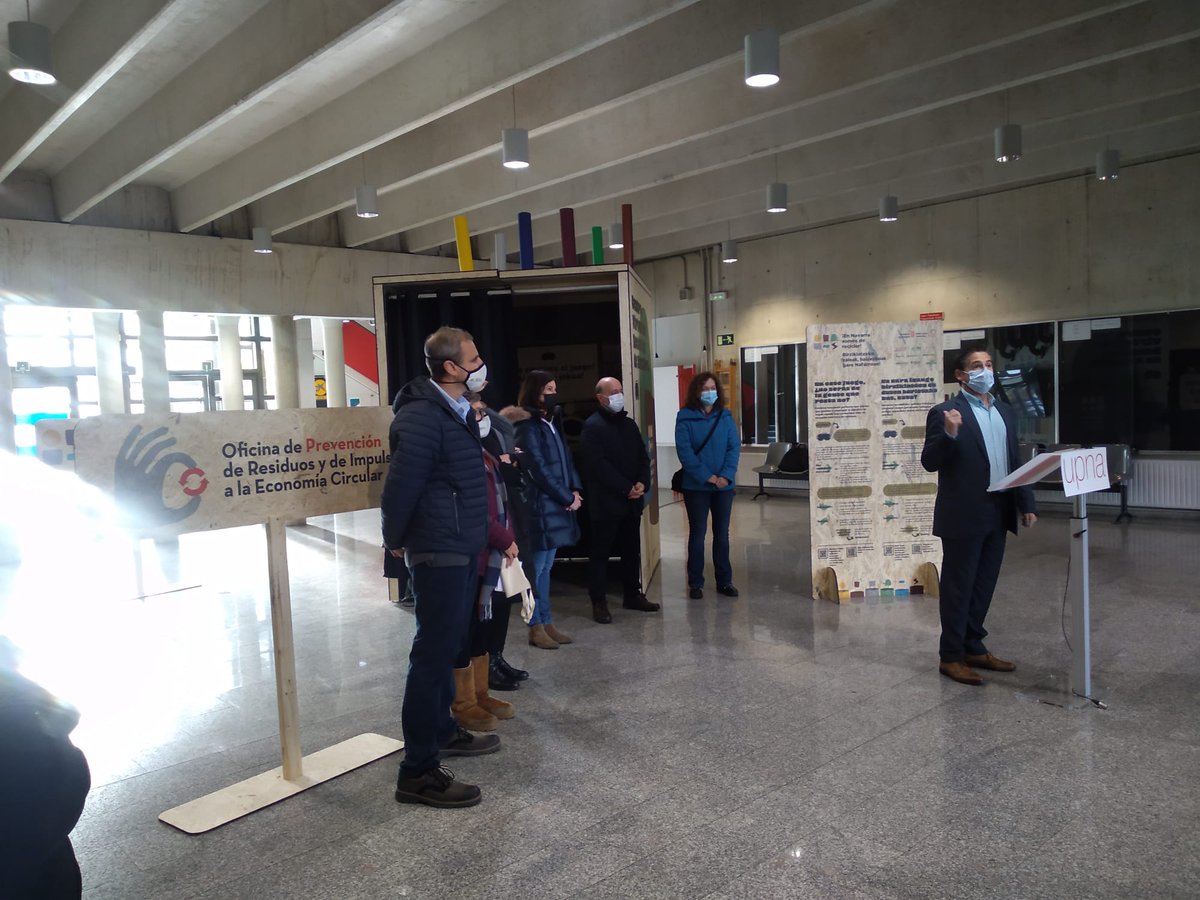 OrekanGan's tweet photo. Presentado en la #UPNA el Centro Virtual de Reciclaje de #Navarra #CVRN. ¡Una experiencia diferente para mejorar en la gestión de residuos 🗑️ y el reciclaje ♻️! https://t.co/epr1QKD131